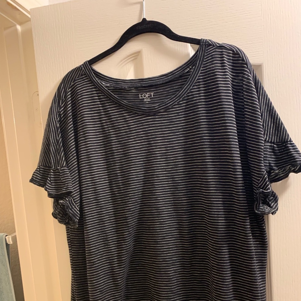 Black & white ruffled top